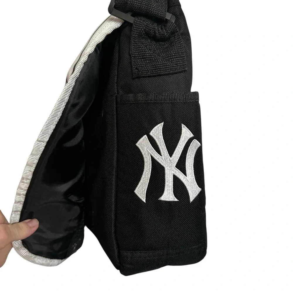 New York Yankees messenger bag for baseball fans NY blue and white